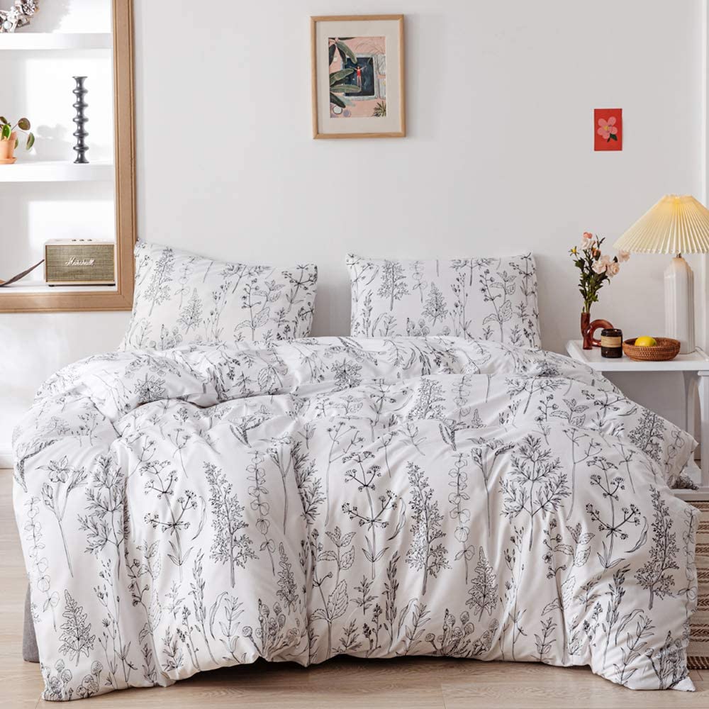 http://tapestrygirls.com/cdn/shop/products/WhiteWildflowerBed.jpg?v=1650586924