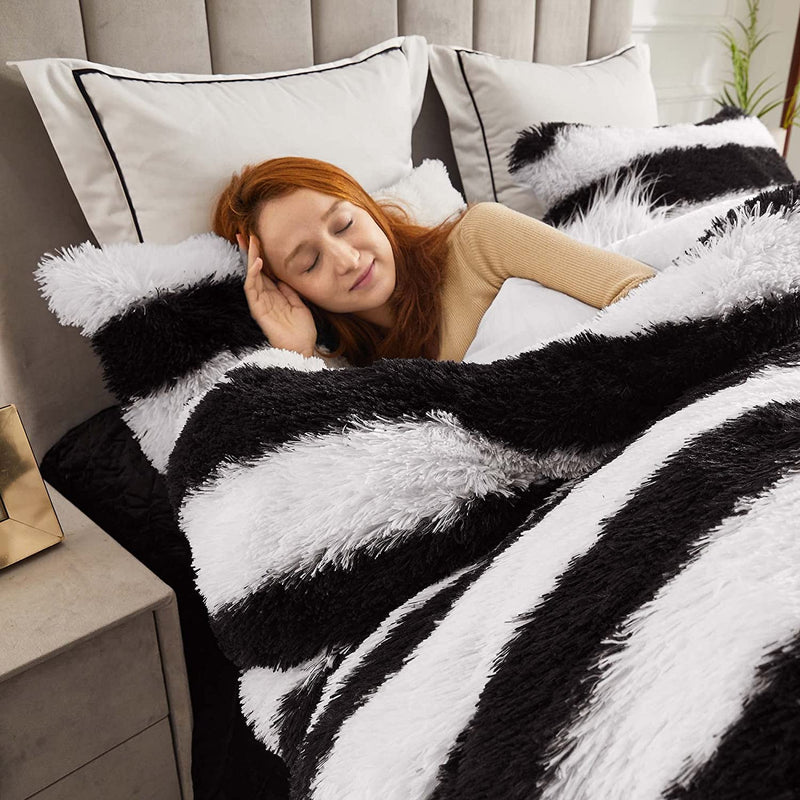 Softy Black Stripe Bed Set