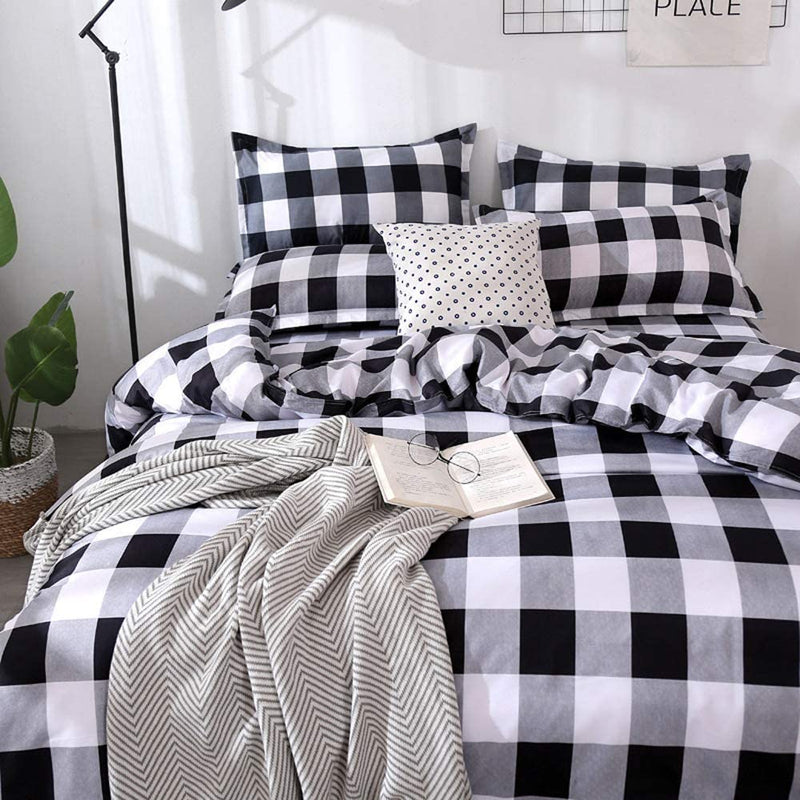 White Buffalo Checkered Bed Set